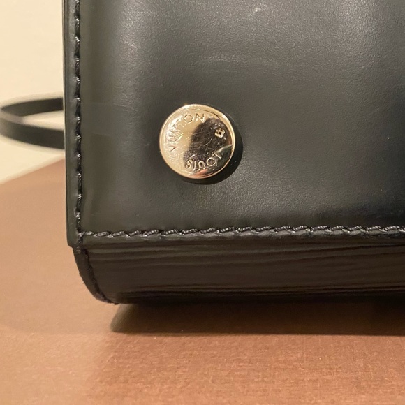 Louis Vuitton LV BREA GM EPI LEATHER HANDBAG - Picture 9 of 11